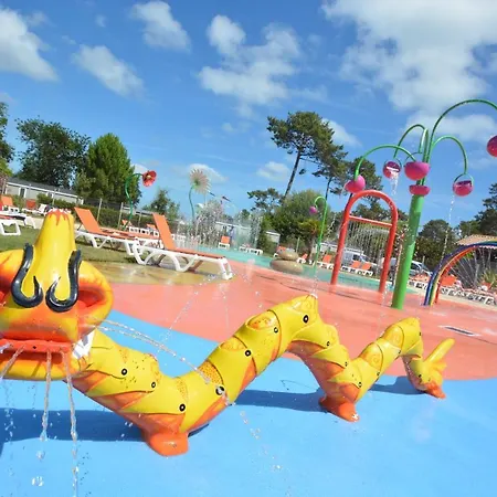 Campsite Mobil Xxl 4 - Camping Les Viviers Claouey